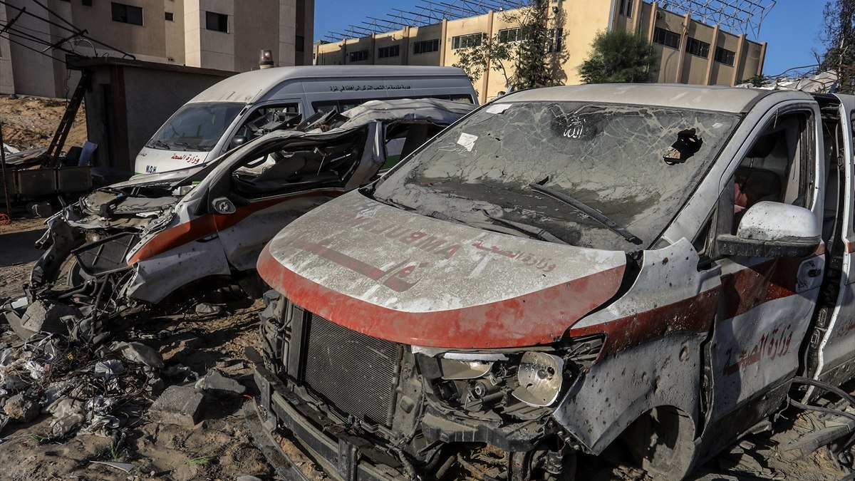 Gazze’ye bomba yağdıran İsrail ambulansları kullanılamaz hale getirdi